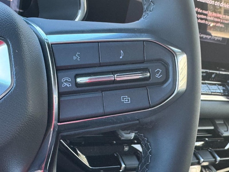 GMC Canyon Vehicle Image 11