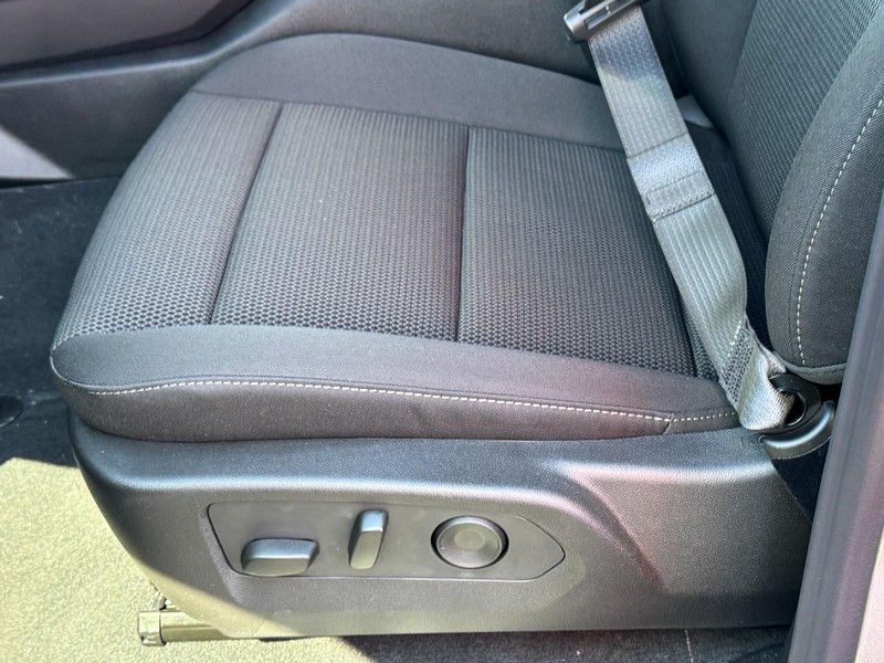 GMC Canyon Vehicle Image 15