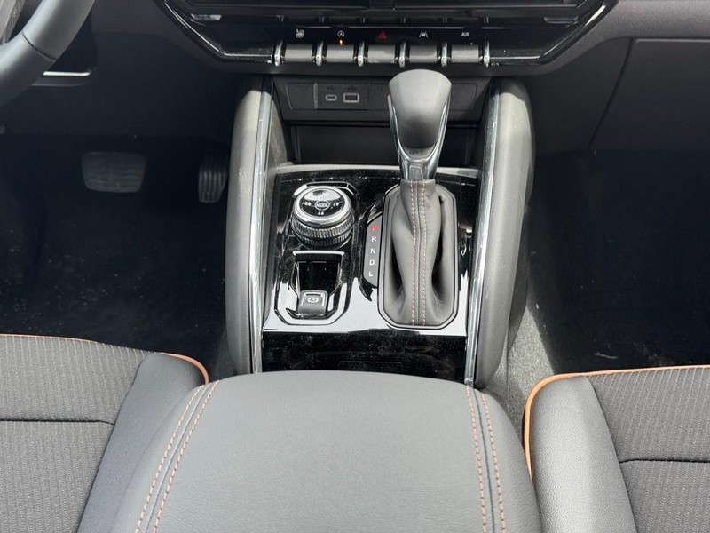GMC Canyon Vehicle Image 09