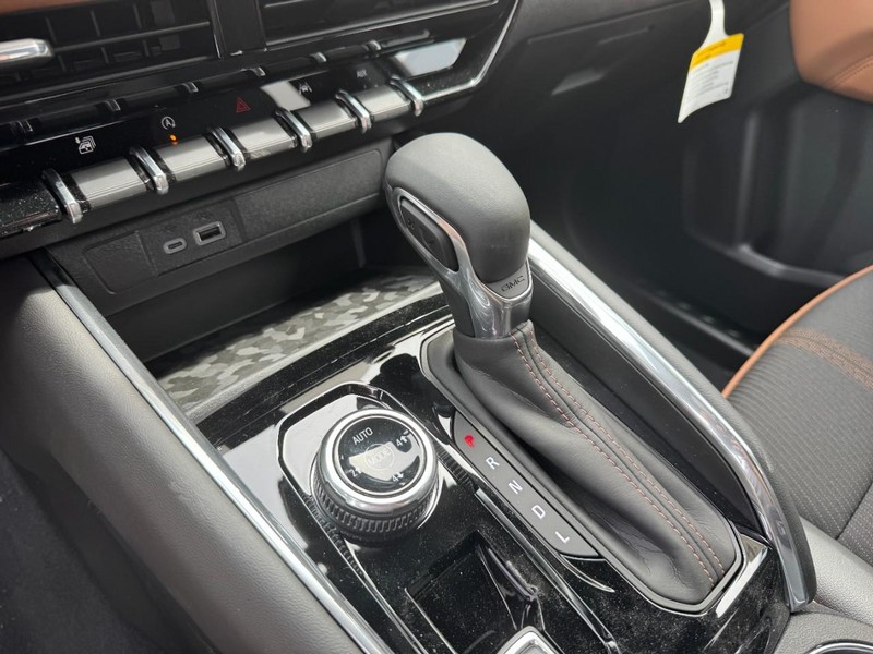 GMC Canyon Vehicle Image 12
