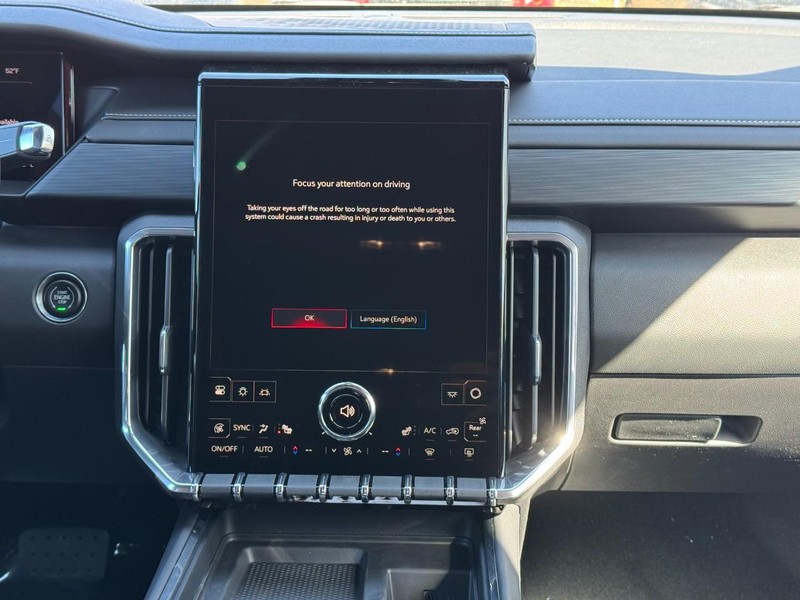 GMC Acadia Vehicle Image 09