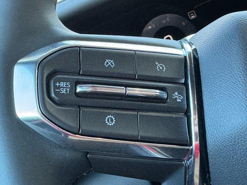 GMC Acadia Vehicle Image 11