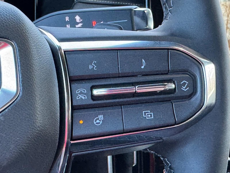 GMC Acadia Vehicle Image 12