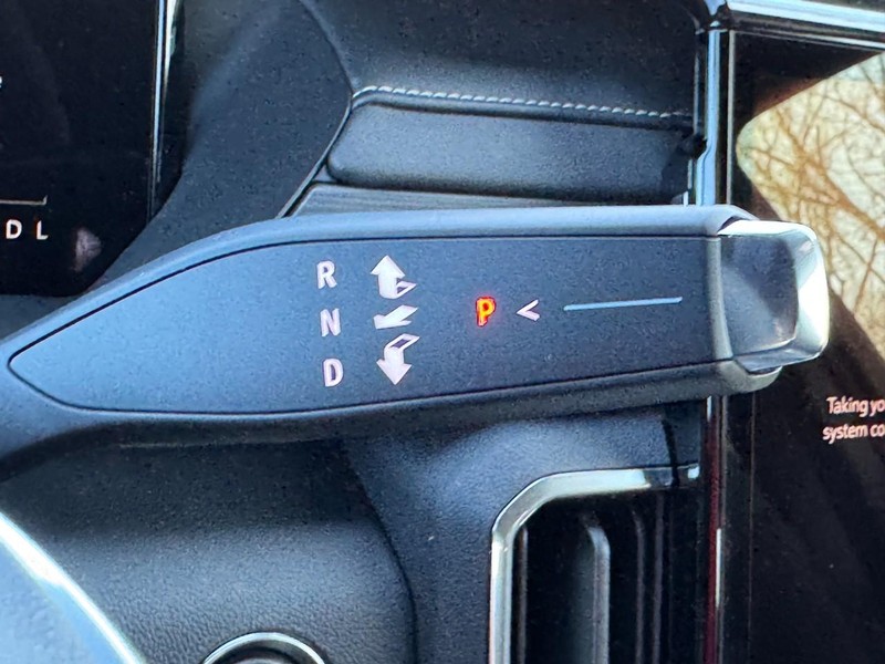 GMC Acadia Vehicle Image 14