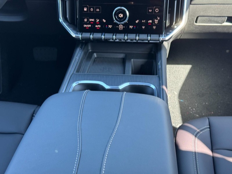 GMC Acadia Vehicle Image 10