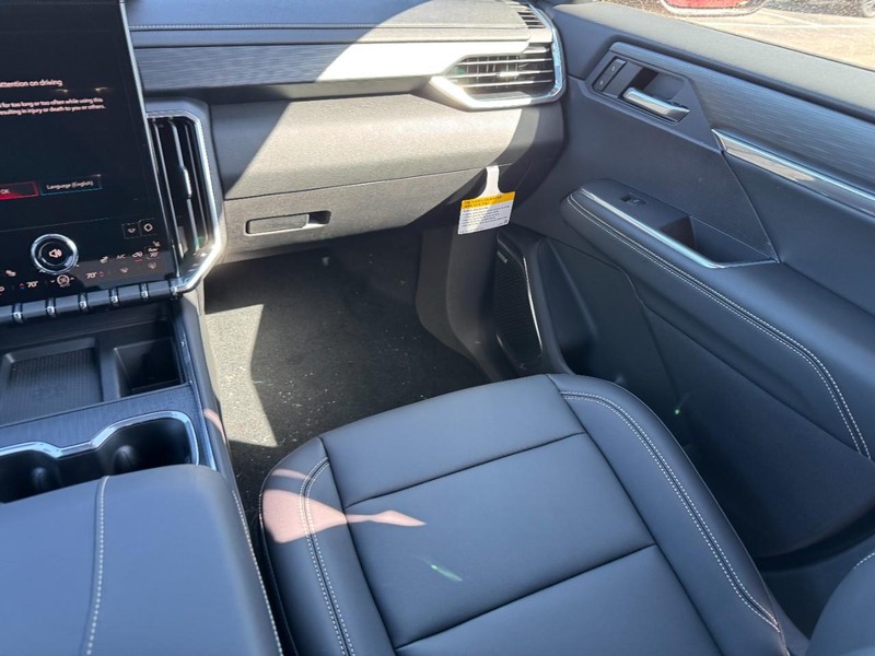 GMC Acadia Vehicle Image 11