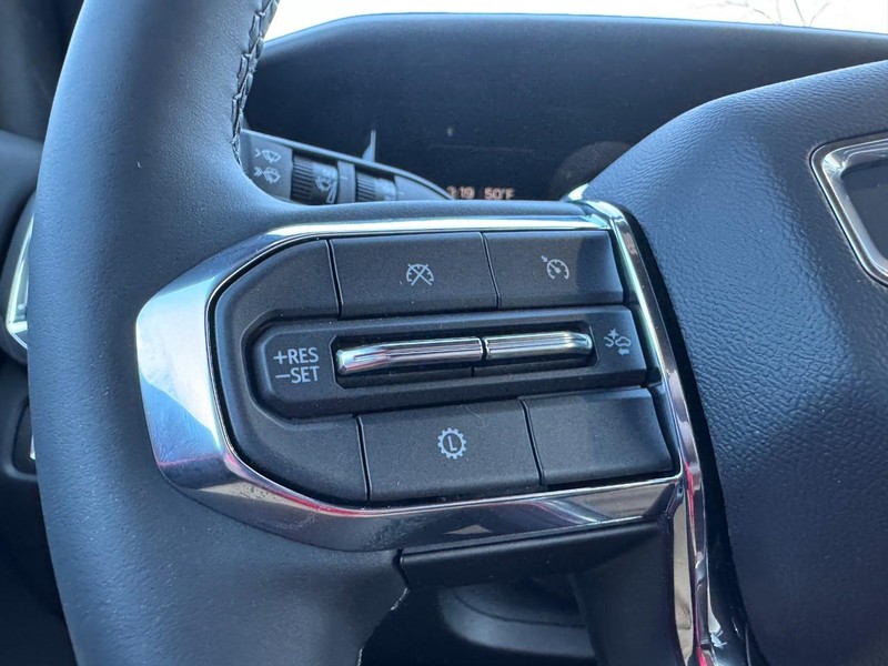 GMC Acadia Vehicle Image 12