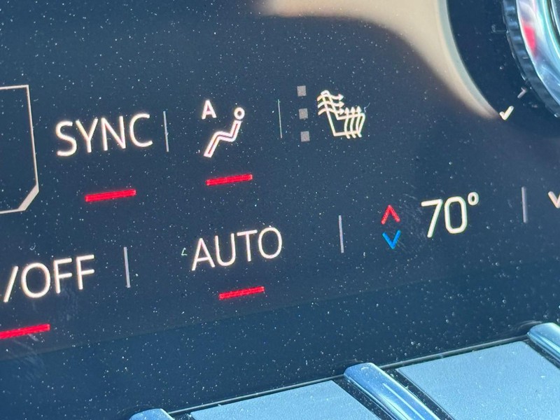 GMC Acadia Vehicle Image 14