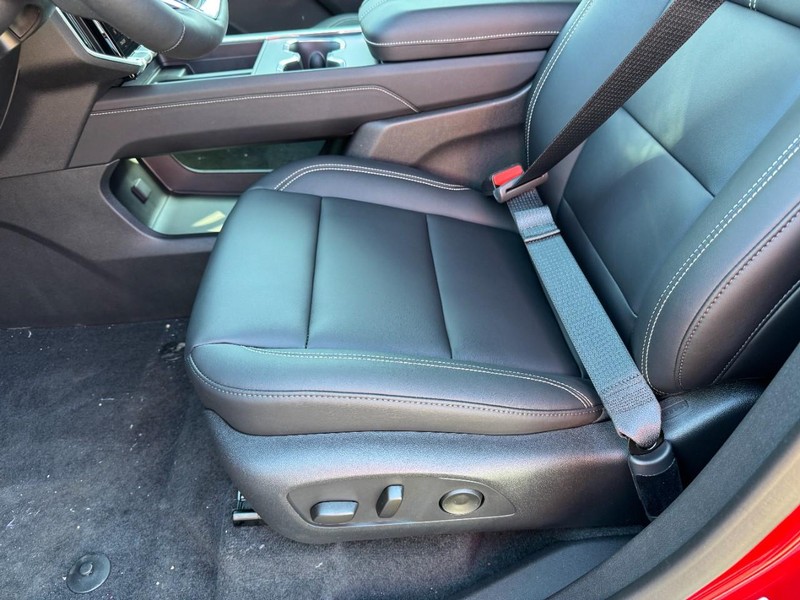 GMC Acadia Vehicle Image 16