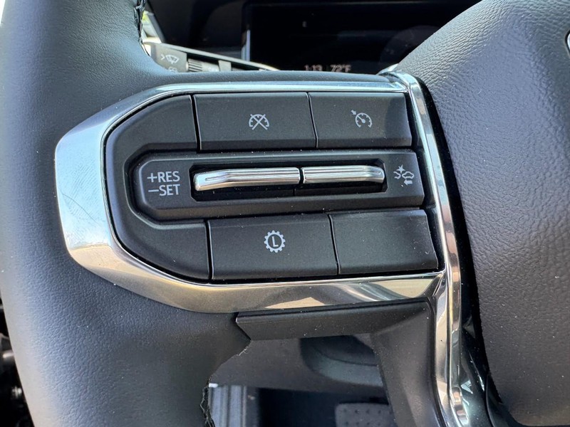 GMC Acadia Vehicle Image 10