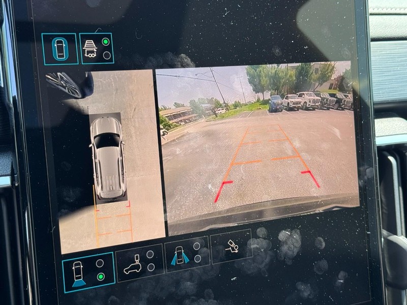 GMC Acadia Vehicle Image 13