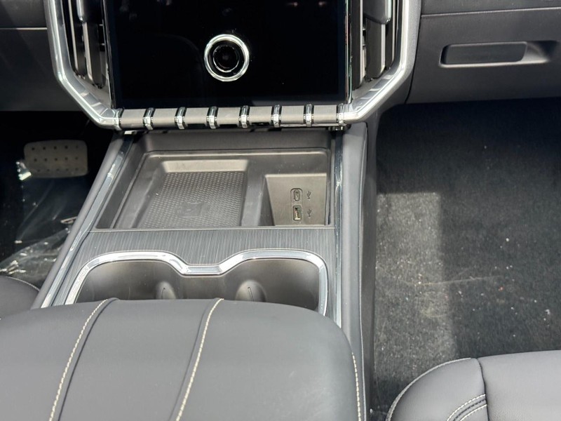 GMC Acadia Vehicle Image 09