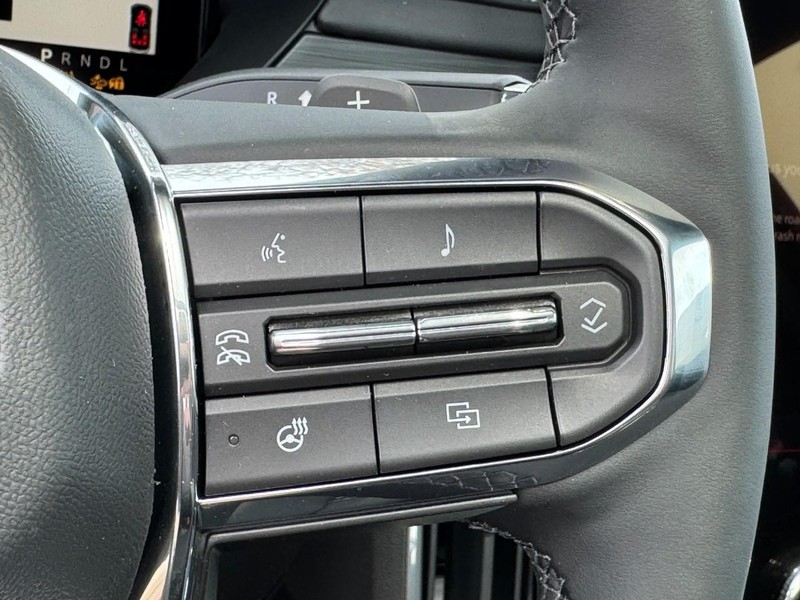 GMC Acadia Vehicle Image 11