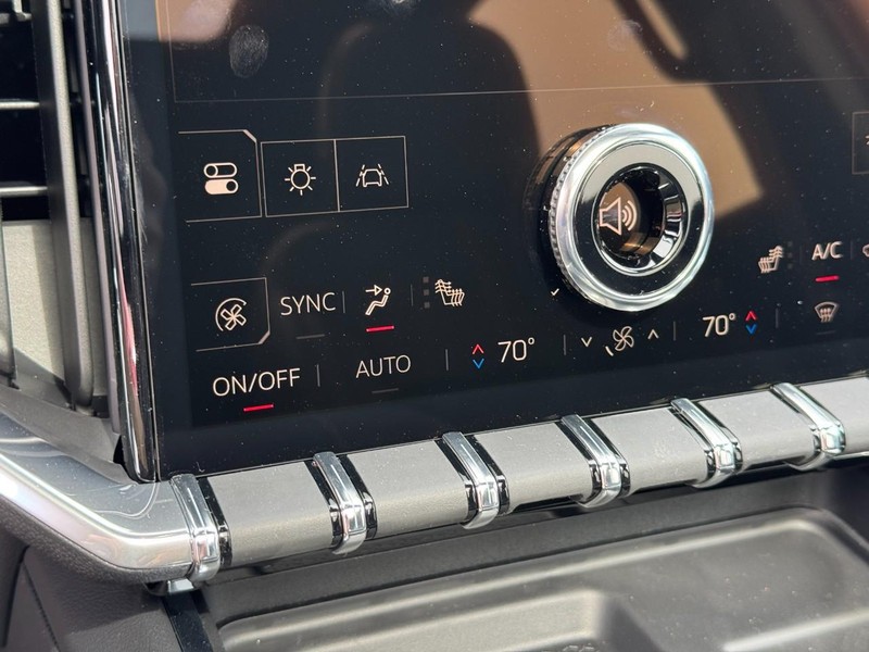 GMC Acadia Vehicle Image 12