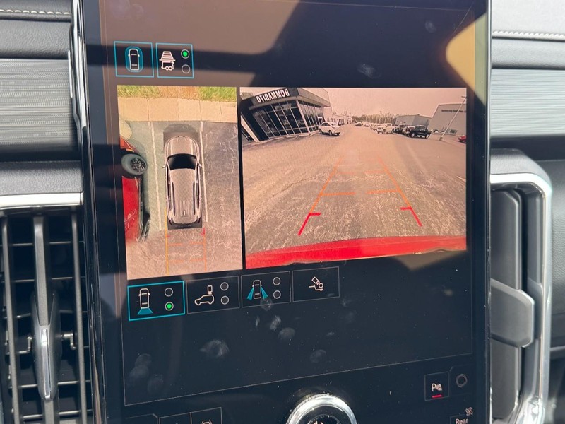 GMC Acadia Vehicle Image 14