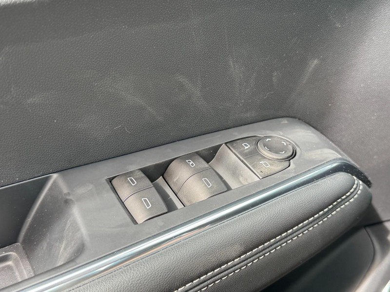 GMC Acadia Vehicle Image 15