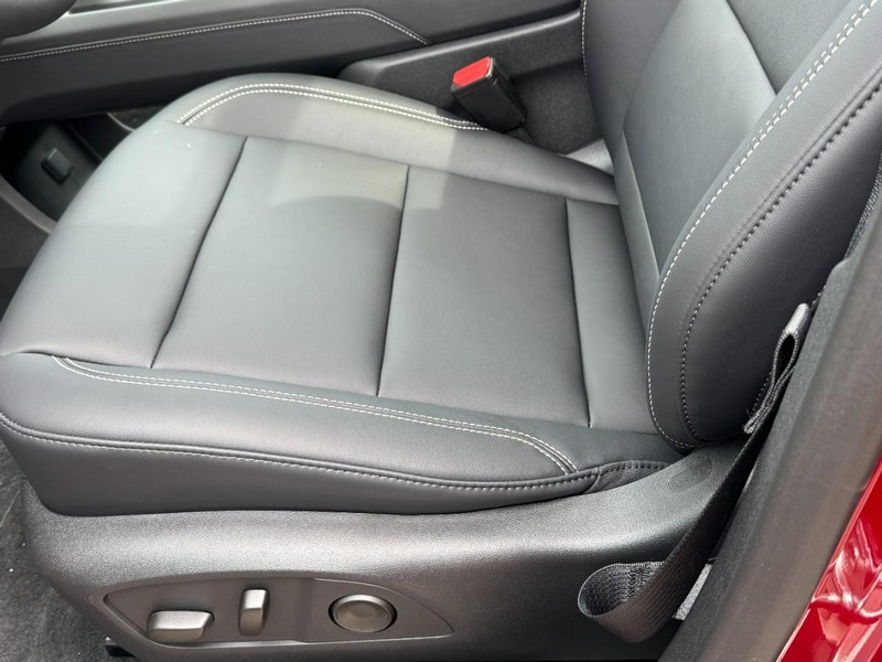GMC Acadia Vehicle Image 16