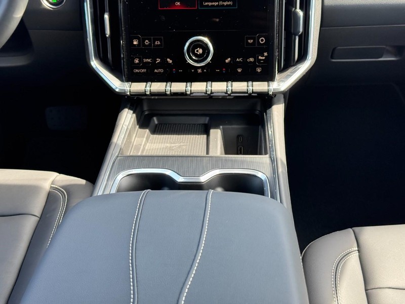 GMC Acadia Vehicle Image 10