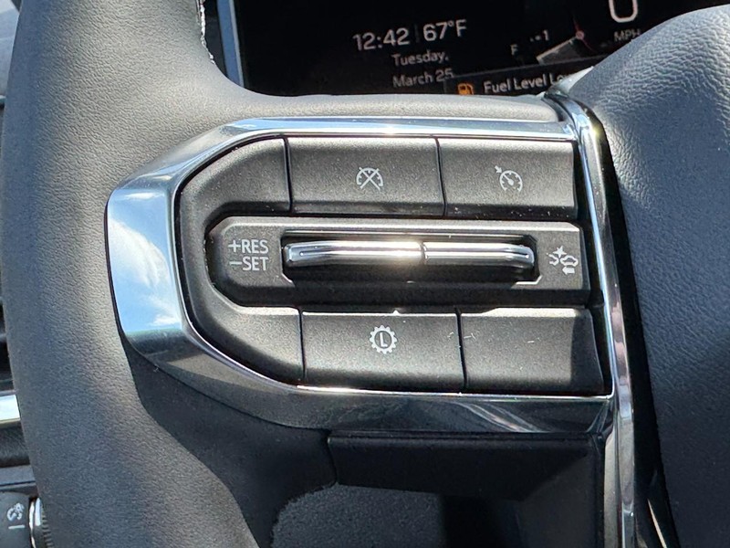 GMC Acadia Vehicle Image 11