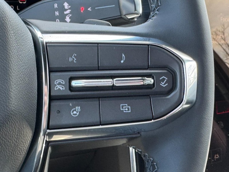 GMC Acadia Vehicle Image 12