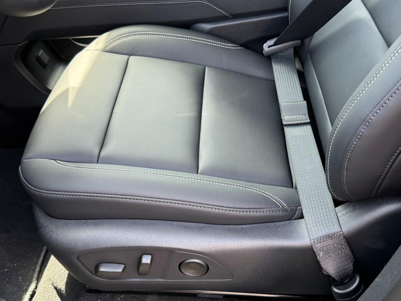 GMC Acadia Vehicle Image 15