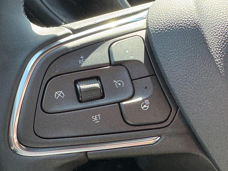 Buick Envista Vehicle Image 10