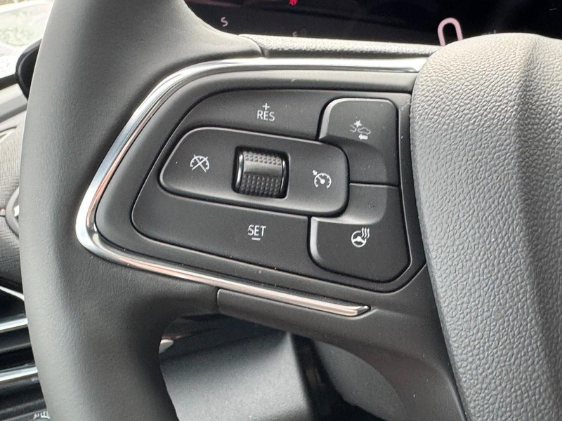 Buick Envista Vehicle Image 10