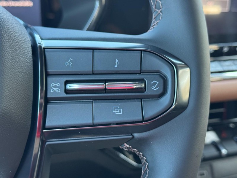 GMC Canyon Vehicle Image 11