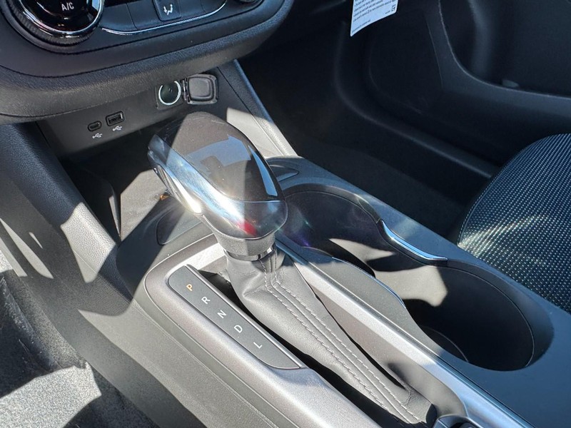 Buick Envista Vehicle Image 13
