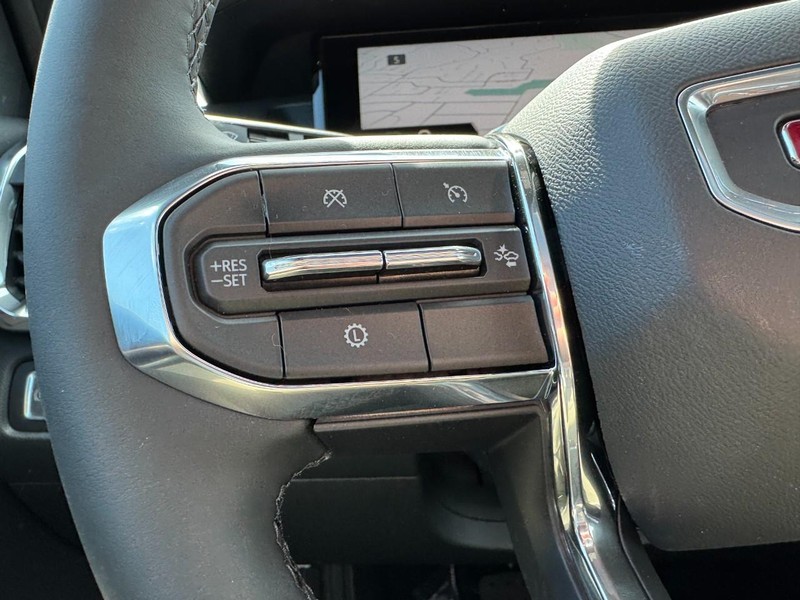 GMC Acadia Vehicle Image 11