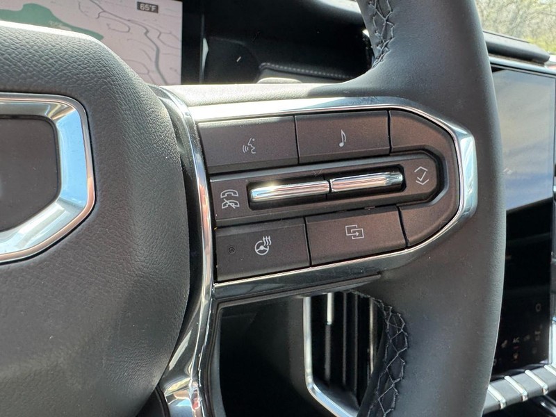 GMC Acadia Vehicle Image 12
