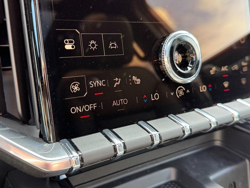GMC Acadia Vehicle Image 13