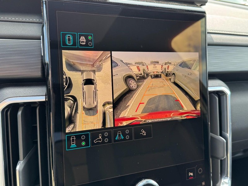 GMC Acadia Vehicle Image 15