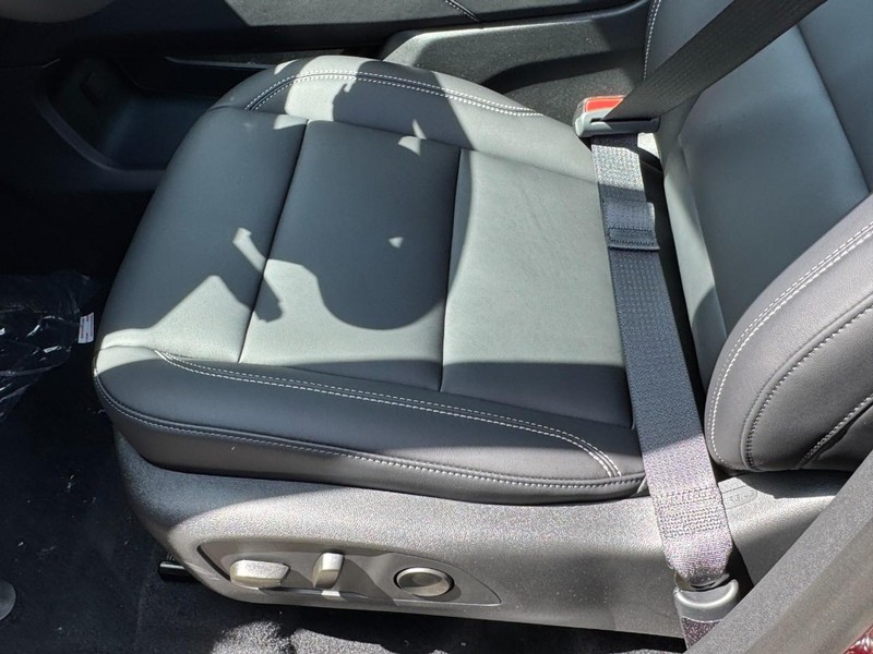 GMC Acadia Vehicle Image 16