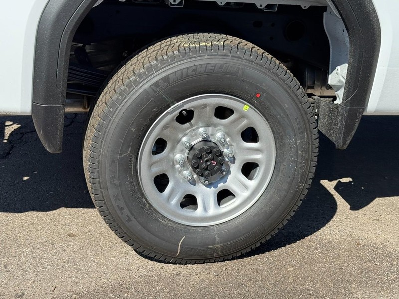 GMC Sierra 2500HD Vehicle Image 04