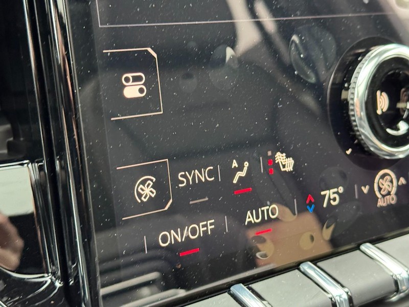 GMC Yukon Vehicle Image 15