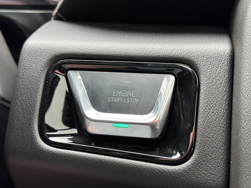 GMC Yukon Vehicle Image 16