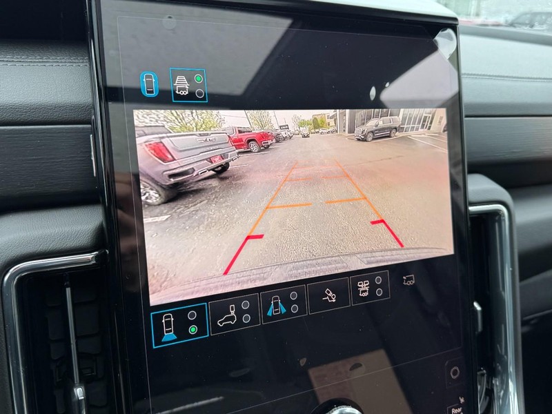 GMC Yukon Vehicle Image 18