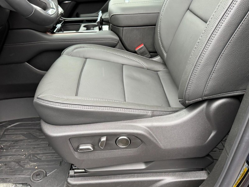 GMC Yukon Vehicle Image 19