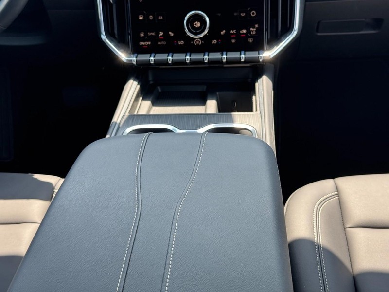 GMC Acadia Vehicle Image 10