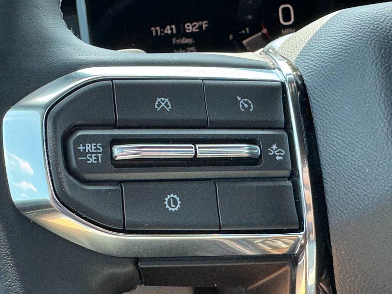 GMC Acadia Vehicle Image 11