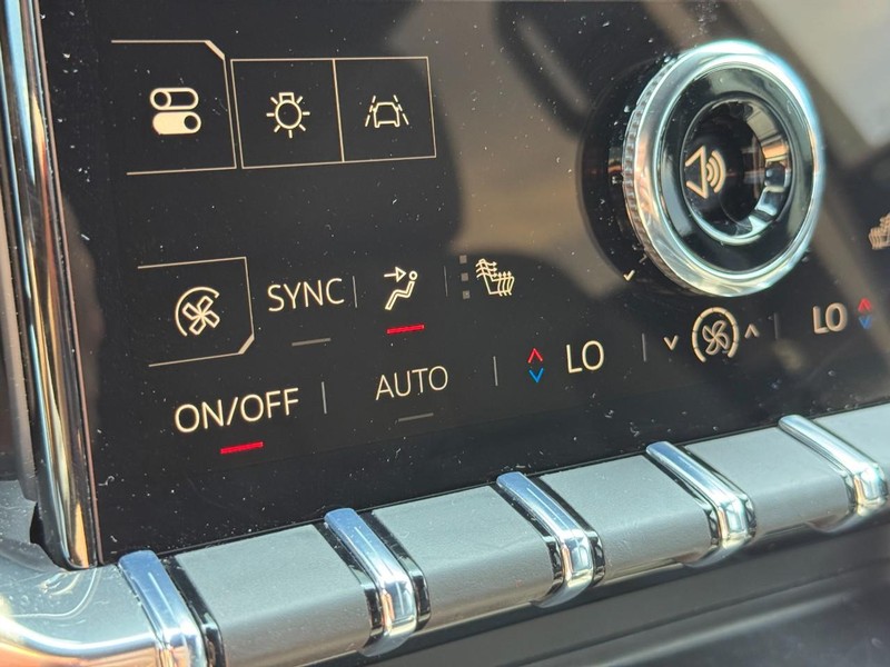 GMC Acadia Vehicle Image 13