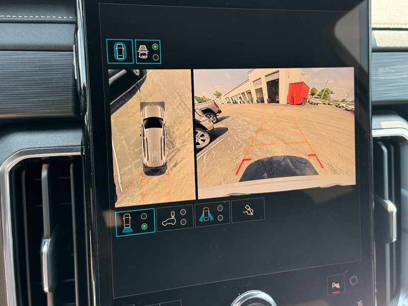 GMC Acadia Vehicle Image 14