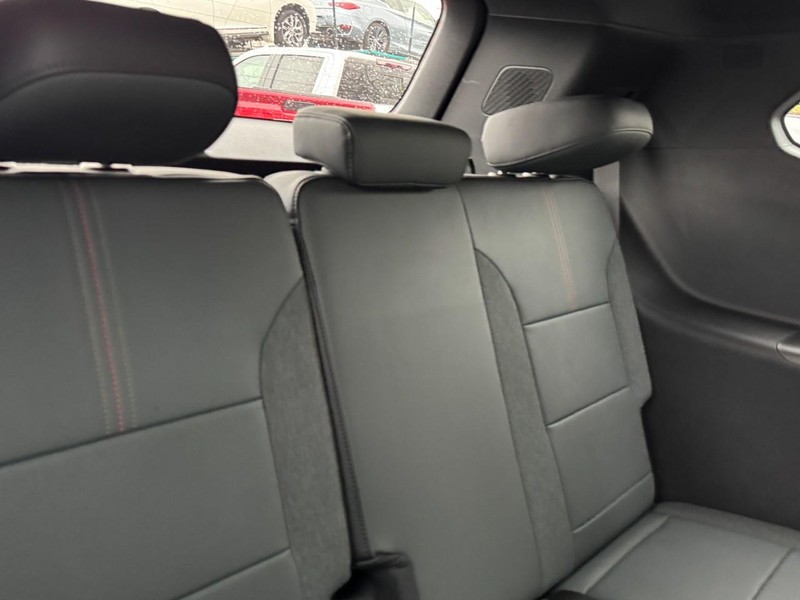 GMC Acadia Vehicle Image 06
