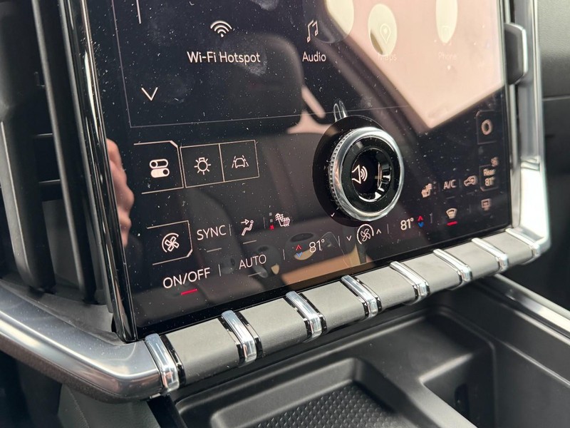 GMC Acadia Vehicle Image 13
