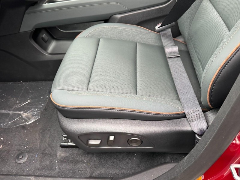 GMC Acadia Vehicle Image 15