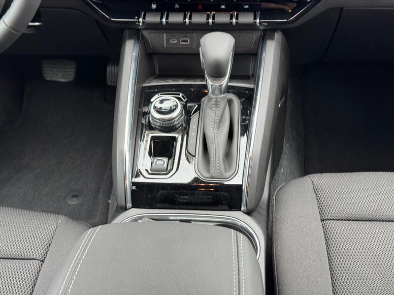 GMC Canyon Vehicle Image 09