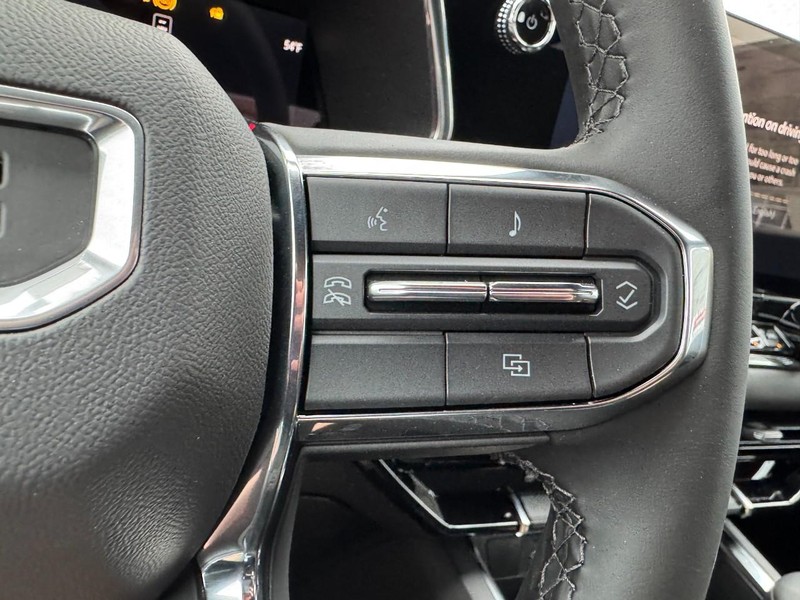 GMC Canyon Vehicle Image 11