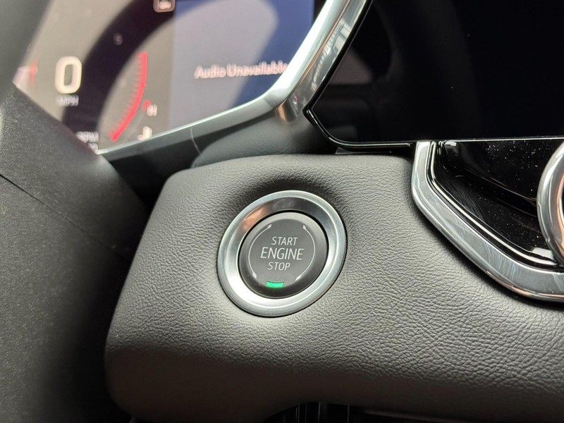 GMC Canyon Vehicle Image 14