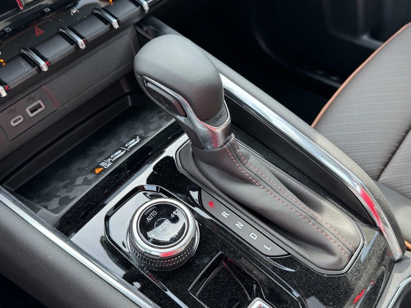 GMC Canyon Vehicle Image 13